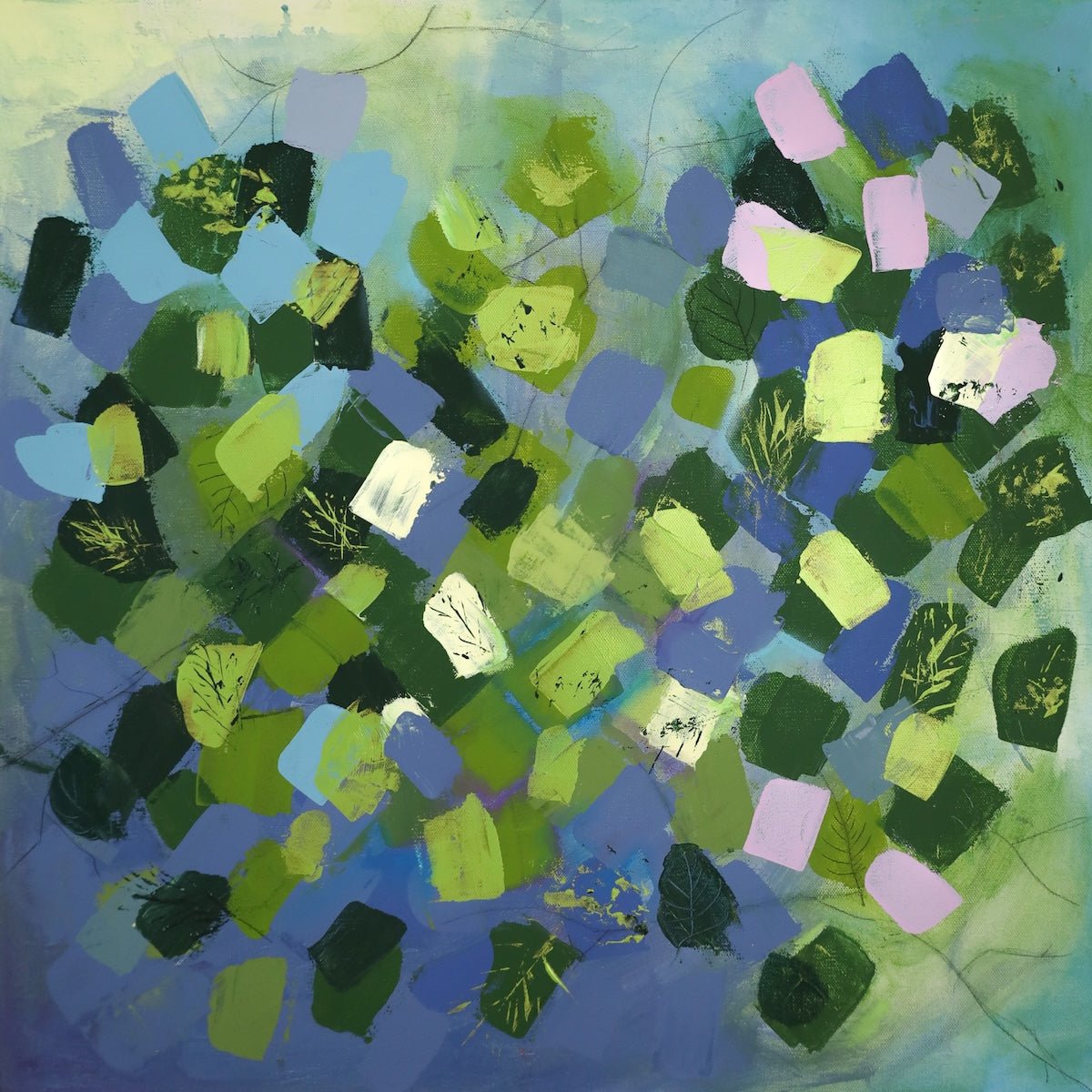 Tableau Souffle – Acrylique organique – Tons verts, lilas et bleu – Art contemporain par Nathalie Spooner