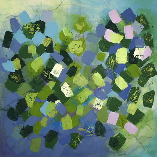 Tableau Souffle – Acrylique organique – Tons verts, lilas et bleu – Art contemporain par Nathalie Spooner
