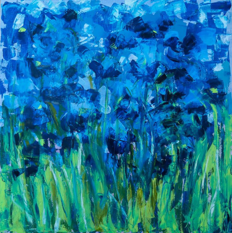 Oeuvre Lazuli de Nathalie SPooner fleurs abstraites bleues et tiges vertes